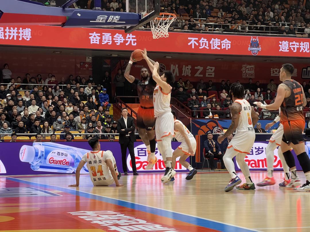 全场战报|山东男篮113：104复仇江苏，收获第二阶段开门红